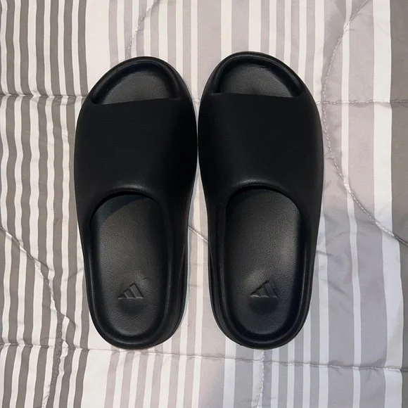 YEEZY slide “onyx” NO BOX/BRAND NEW Yeezy slides onyx brand new no box size 10 | Mercari main image 4